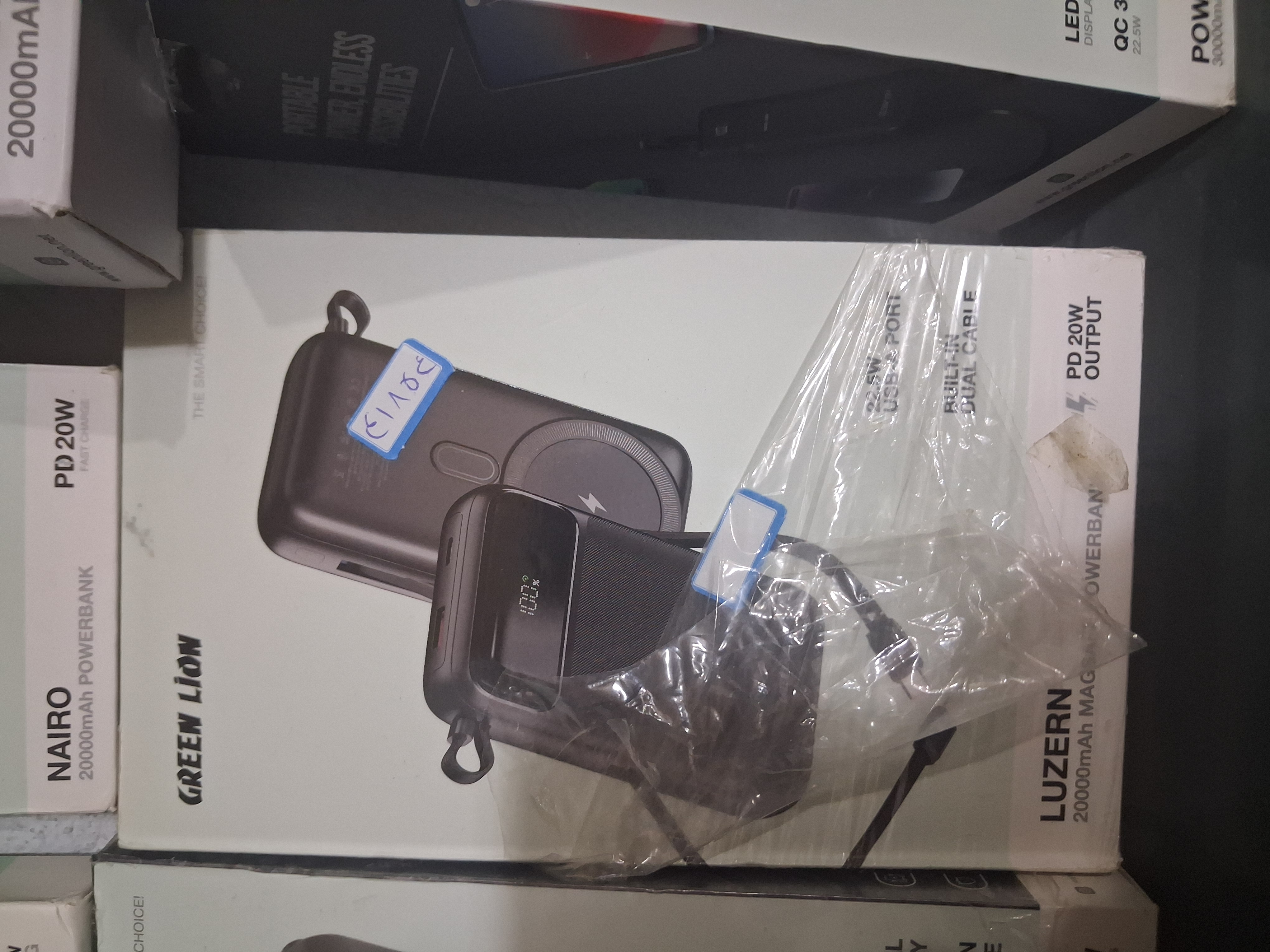 پاور بانک 20000 وایرلس گرین لاین مدل GNLEZ10KPBBK توان 22.5 وات
